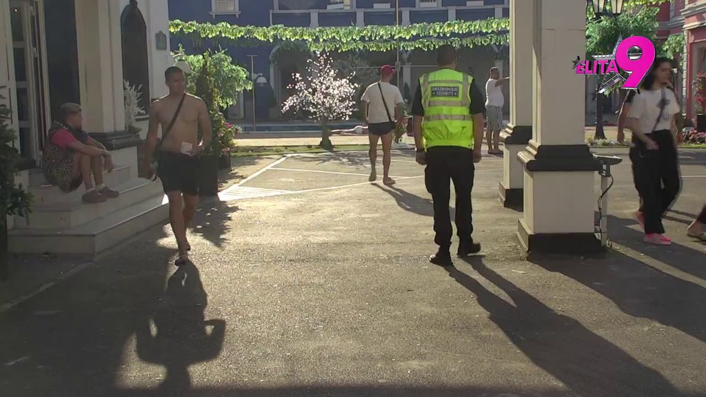 OBEZBEĐENJE SE NE ODVAJA OD NJIH: Jovana i Luka zaratili kao nikada, pljušte uvrede (VIDEO)