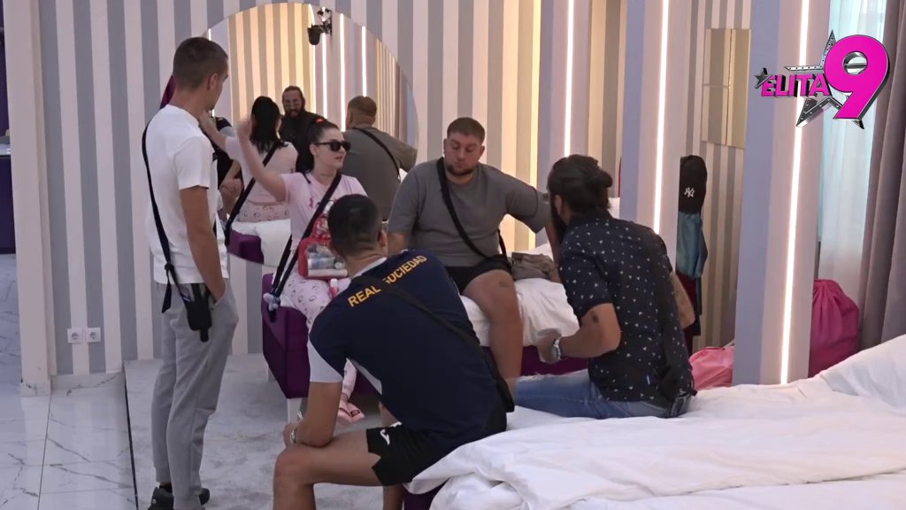 Totalni promašaj potrčaka: Viktor Gagić neće da čuje za Radu Todorović zbog njenih godina! (VIDEO)