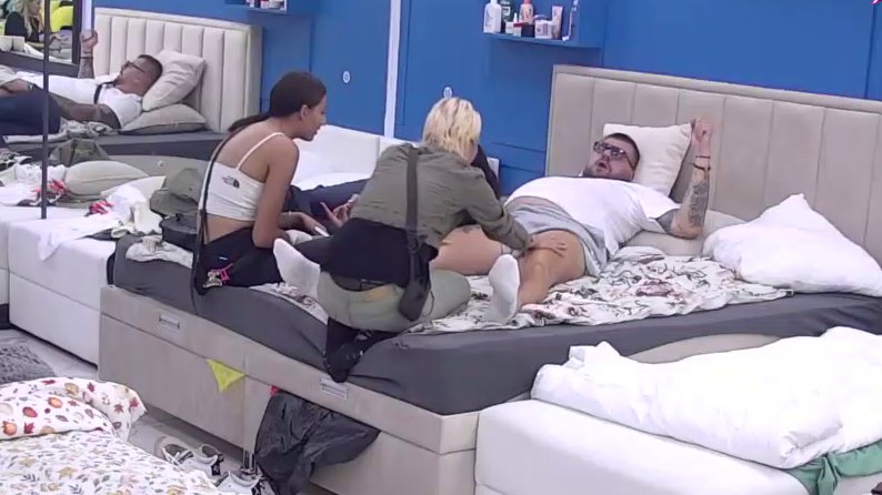 SVOJ BAZEN, BROD I VINSKI PODRUM! Učesnica 'Elite 10' otkrila Janjušu koliko je bogata (VIDEO)