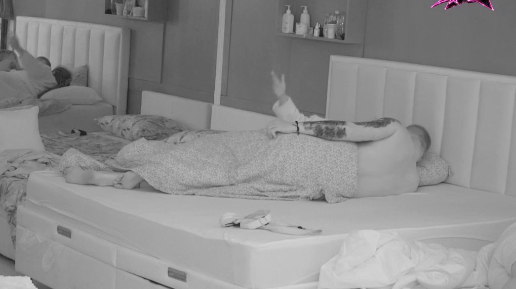 Ne može bez njene manipulacije! Janjuš i Sandra se grle kao da sutra ne postoji nakon što joj je priznao da misli da manipiliše njime (VIDEO)