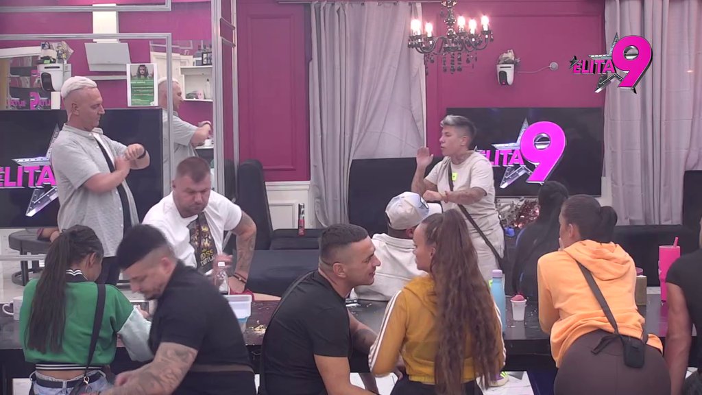 Deluje mi malo da je ovo za kamere: Janjuš progovorio o Anelinom poklanjanju njegovog lančića Urošu, Matora otkrila: Ona je i dalje SLABA NA NJEGA (VIDEO)