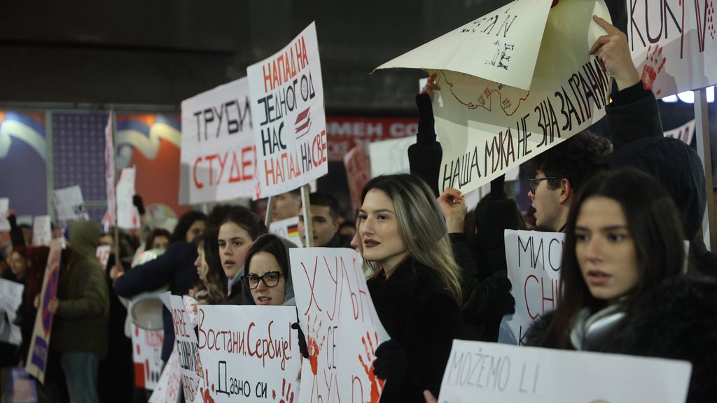 Sada je sve jasno: Studenti u Nišu razgovaraju sa dekanom samo preko Šolakovog novinara i N1!