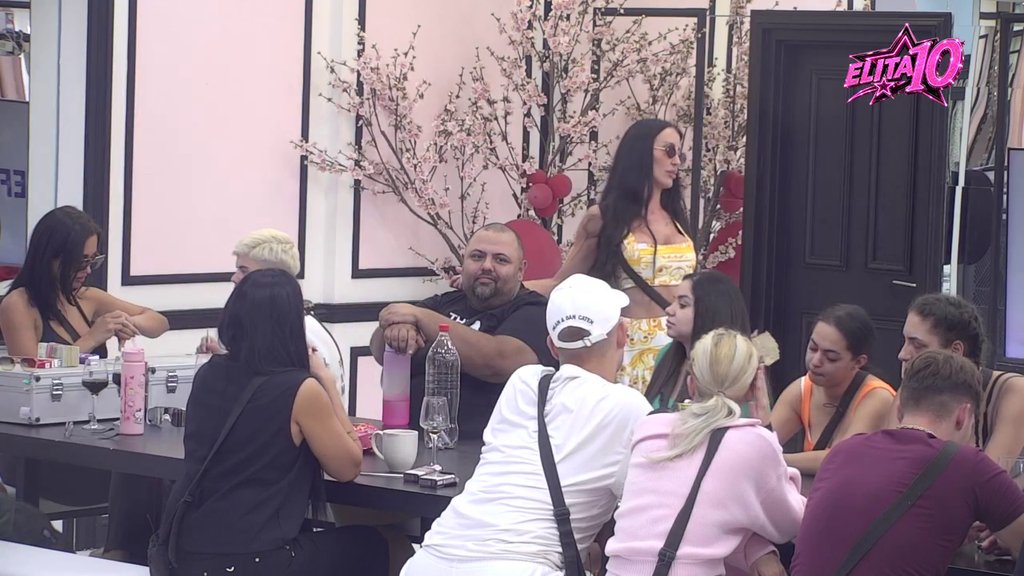 Klela si se u tog čoveka, a sad ti je bivši prijatelj: Slađa zamerila Anđeli ponižavanje Cara, sigurna da i ona ima emocije prema njemu! (VIDEO)