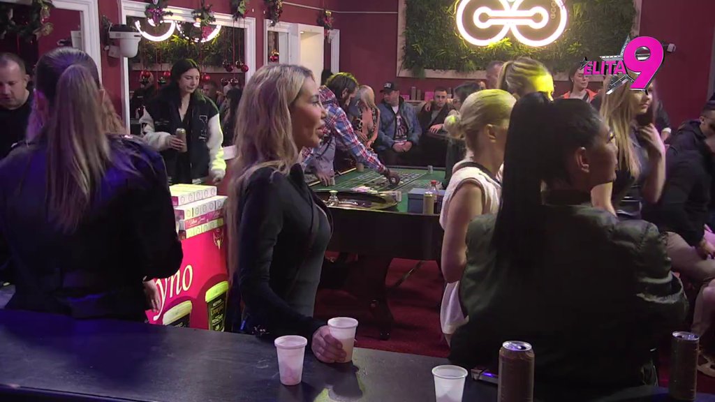 Poljupcima promenili tok rijalitija! Veza Aneli i Asmina na pomolu, pao poljubac Anite i Luke! Filip završio u krevetu sa OVOM cimerkom, bila i VRELA AKCIJA! (VIDEO)