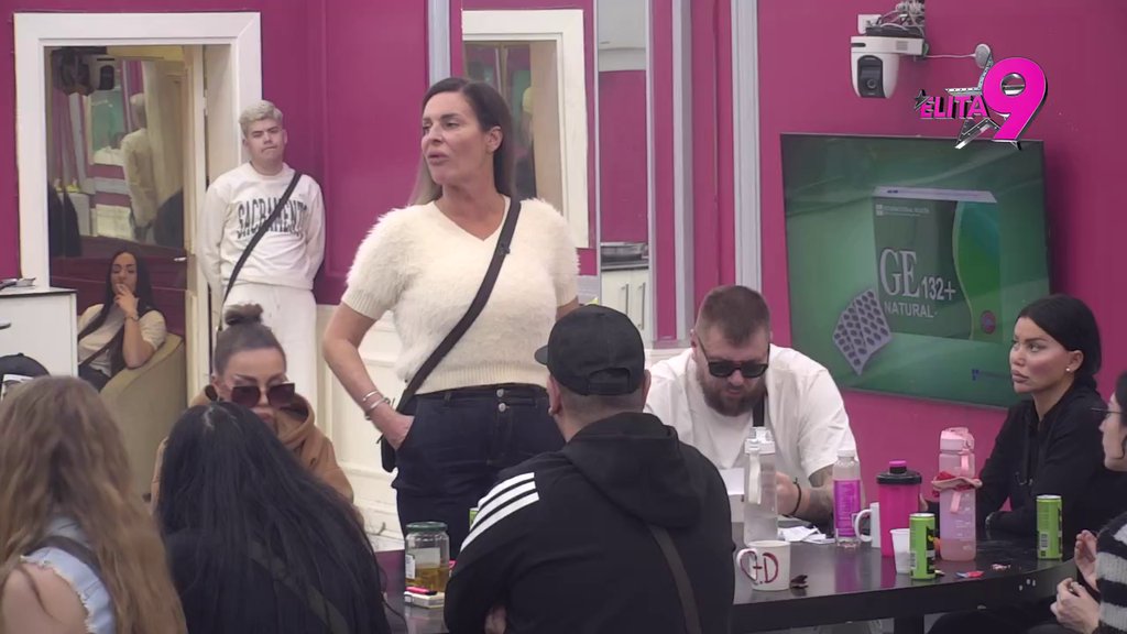 Žestoko rešetanje: Anđelo i Kačavenda se urnišu pitanjima o vrelim porukama, svi detalji izlaze na videlo! (VIDEO)