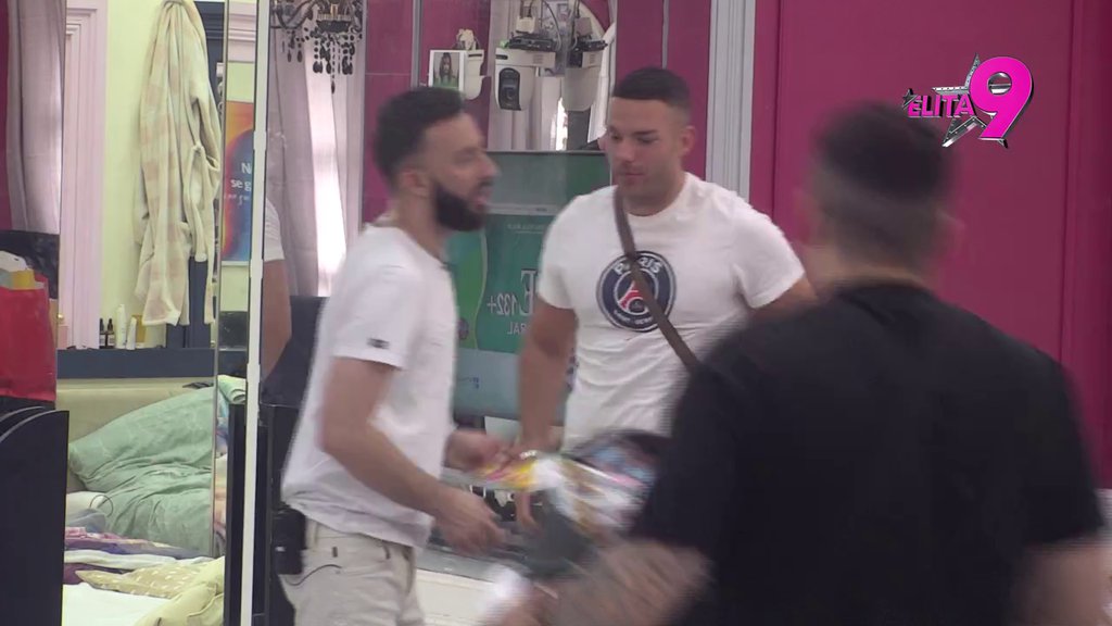 Ne zna se ko je emotivniji! Ni Apolon sa Zvezdare nije ostao imun, Sara isplakala more suza zbog čestitke od majke: Više ti neću opraštati greške (VIDEO)