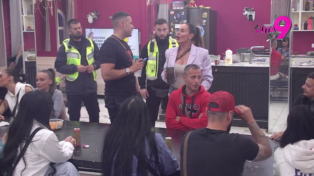 Bukti žestok rat: Kačavenda nagazila Anđela svim silama, on joj nije ostao dužan na prozivke! (VIDEO)