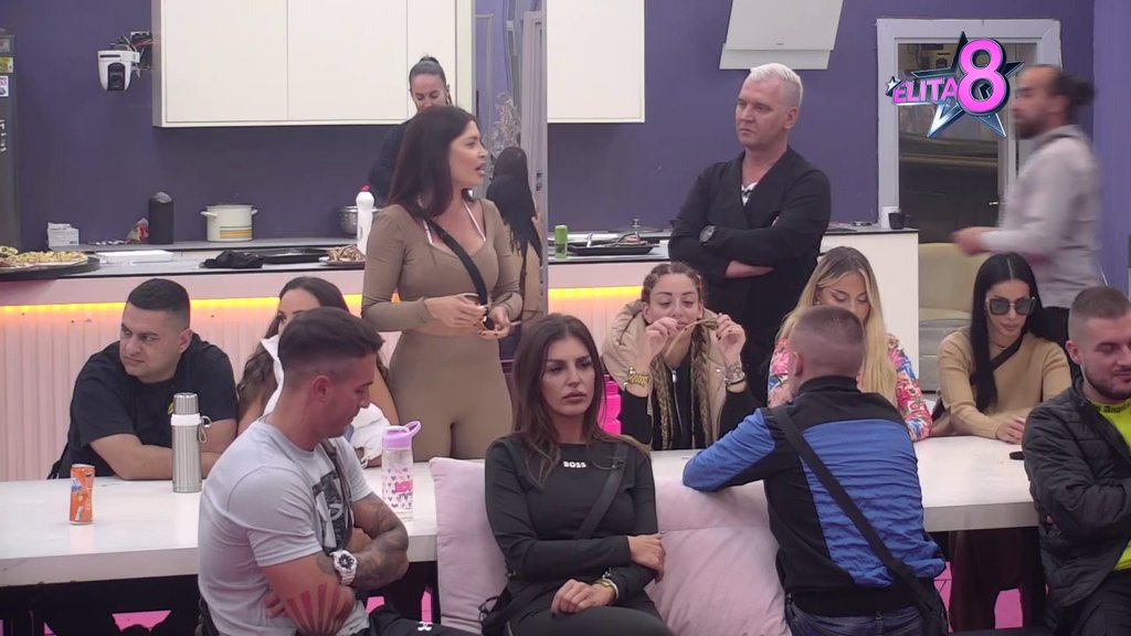 PRIVIĐAJU MU SE MUŠKARCI JER NIJE PREBOLEO UROŠA RAJAČIĆA: Jelena demolirala Ivana pred svima, a onda ga je Sofi DOKRAJČILA (VIDEO)