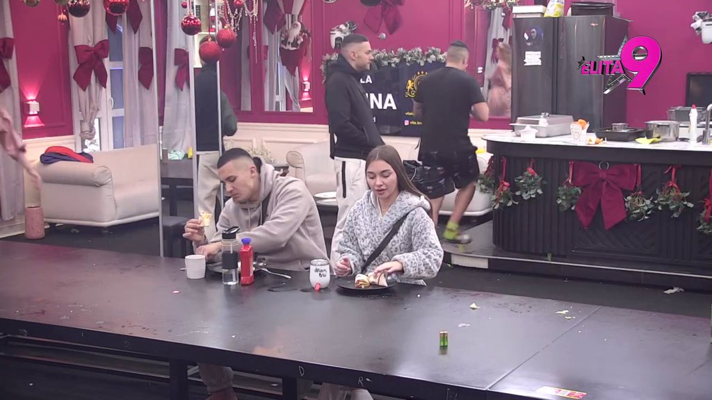 GOLUPČIĆI! Sara i Murat se ne razdvajaju, sijaju od ljubavi, ona se rastopila: Kako si romantičan! (VIDEO)