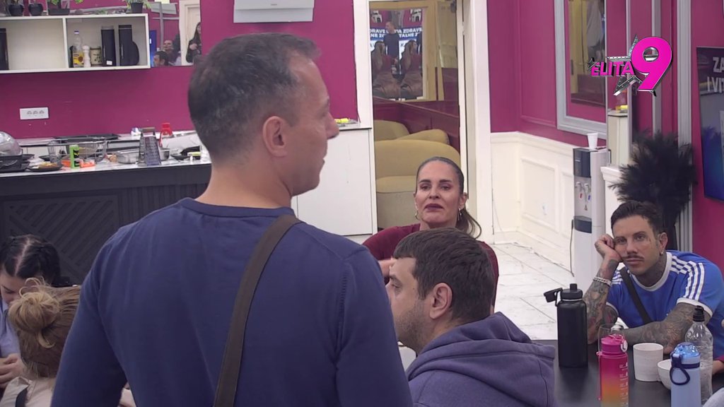 Maratonski karambol u Eliti: Kačavenda i Anđela udruženim snagama nagazili Mikija, tresu se zidovi od urlika! (VIDEO)