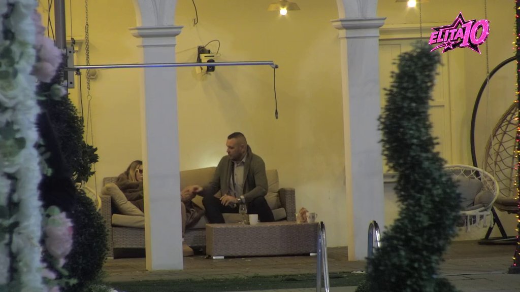 Što doslednom ne pruži ruku? Aneli i Car misle da Anđela zarad fanova i rijalitija spušta loptu sa Karićem! (VIDEO)
