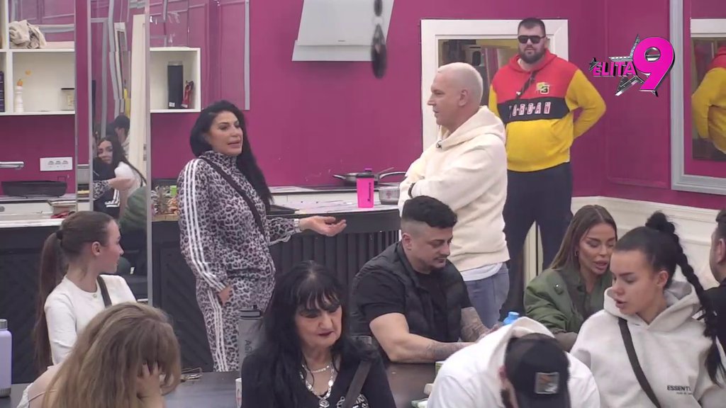 MI SPAVAMO U ISTOM KREVETU! Ljuta borba oko Mikija Dudića: Aleksandra jednim potezom postavila Kačavendu na svoje mesto: Nudi se kome stigne, roknula bi se sa svakim! (VIDEO)