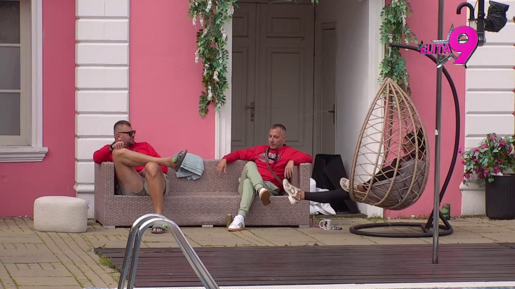 U kolima, sa pr*stitutkom... Miki otkrio da mu je OČUH Zoran Pejić Peja namestio da SKINE MRAK, imao je samo 14 godina! (VIDEO)