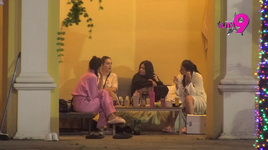 Jovana, Sandra i Anastasija pružile Staniji podršku u vezi Alibabe, pa ona poslala pozdrav Takiju: Samo da ga pitam...! (VIDEO)