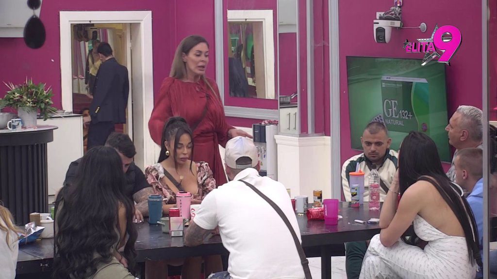 Haos za stolom! Kačavenda demolirala Asmina, njegovi puleni skočili da ga brane (VIDEO)