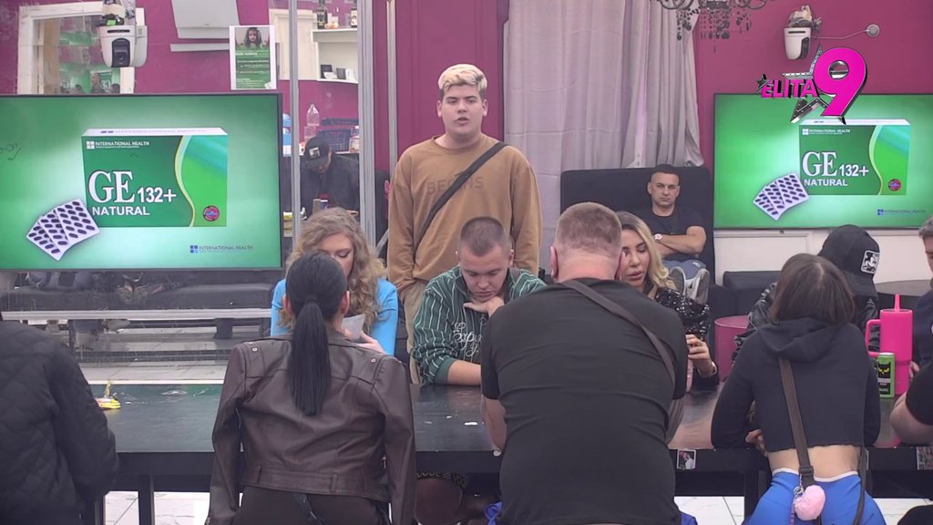 On sa Vanjom ubija vreme! Uroš odradio detaljnu analizu lika i dela Marka Janjuševića, pa se osvrnuo na Aneli: Tužno je i žalosno... (VIDEO)