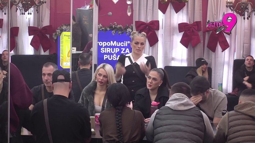 PREFESIONALAC! Jovana krenula da priča o Aniti i Relji Popoviću, Luka je ZBUNIO JEDNOM REČENICOM I PREKINUO IZLAGANJE! Ona poručila: Otkopaj rupu i nabij glavu (VIDEO)