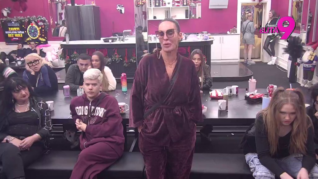 Liči na mršavu krmaču kojoj visi du*e! Rat do istrebljenja Zorice i Kačavende: pljušte najniži udarci do sad (VIDEO)