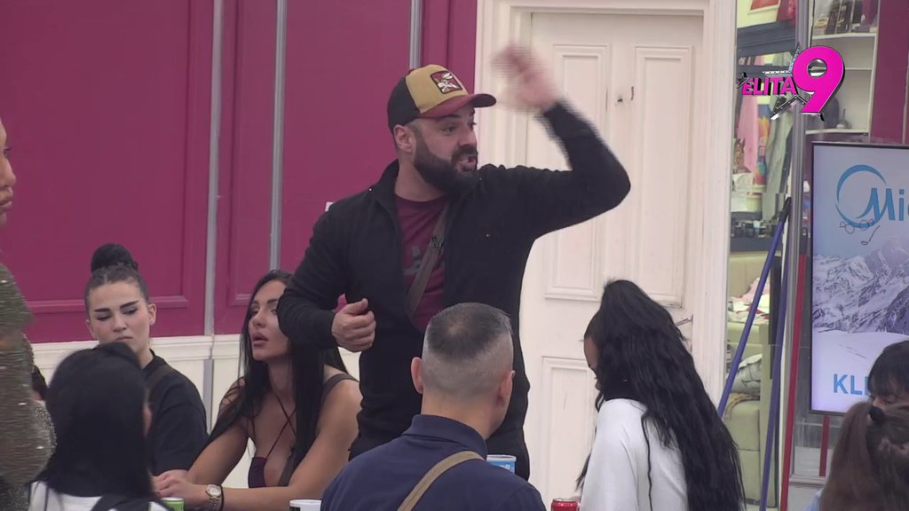 Glumila ledenu kraljicu, pa doživela fras: Aniti gluma nije prošla, pukla i zaurlala iz sveg glasa na Luku zbog pevanja Aneli! (VIDEO)