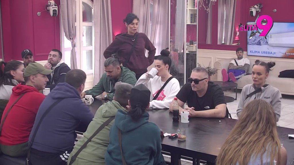 SMEH DO SUZA! Asmin pokazao najzahtevniji plesni korak iz svoje plesne tačke, učesnici prasnuli u smeh! (VIDEO)