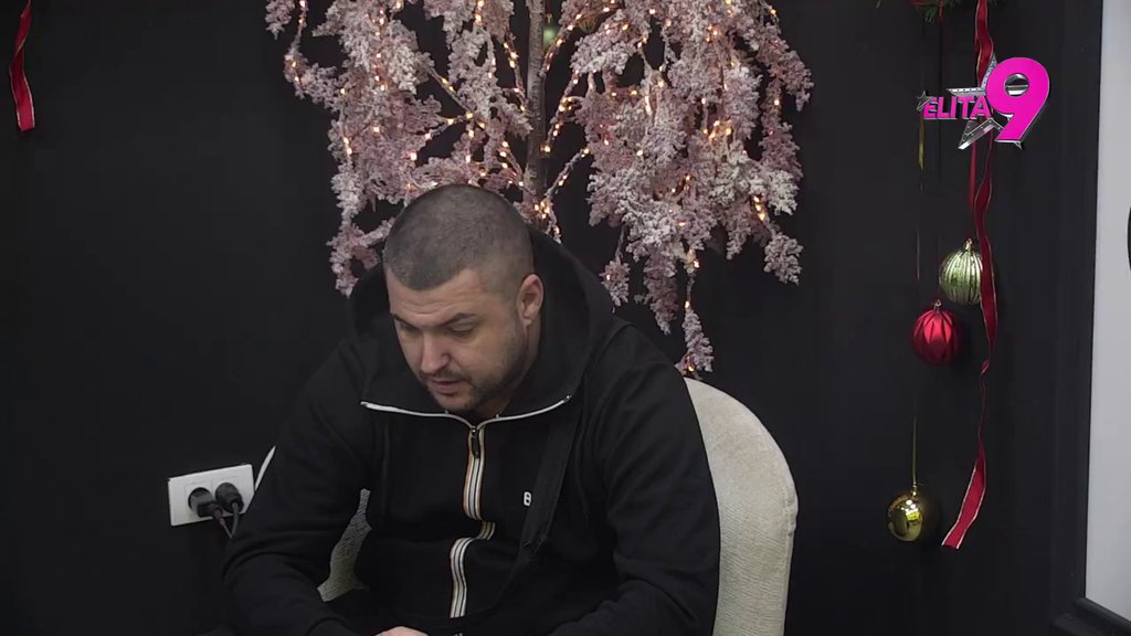 Aneli je pričala drugaricama da njen brat ima veliki i debeo: SKANDAL NAD SKANDALIMA! Asmin rešio da ZGAZI porodicu Ahmić, rešen da joj oduzme starateljstvo nad Norom: Živeće kod mene... (VIDEO)