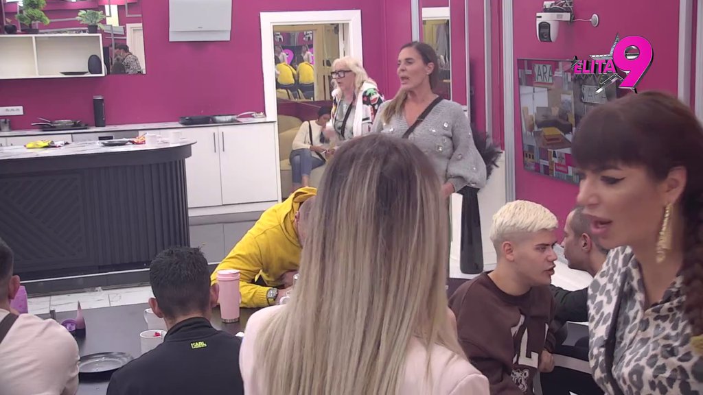 DRUMSKA KAFANO UK*NJANA! Leti perje na sve strane: Zorica optužila Kačavendu da duguje i Bogu i narodu! Pljušte uvrede (VIDEO)