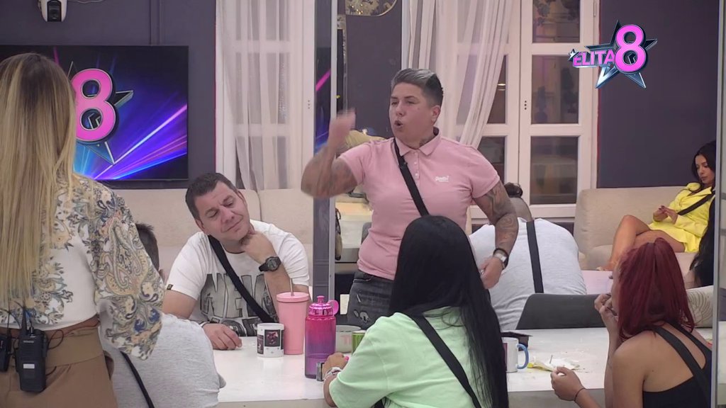SAGA STEFANI, MUNJE I MATORE NE JENJAVA! Udaraju iz svih raspoloživih sredstava, Grujićeva dolila ulje na vatru: Hoćeš da pričam što više ne pozdravljaš malu Dunju?! (VIDEO)