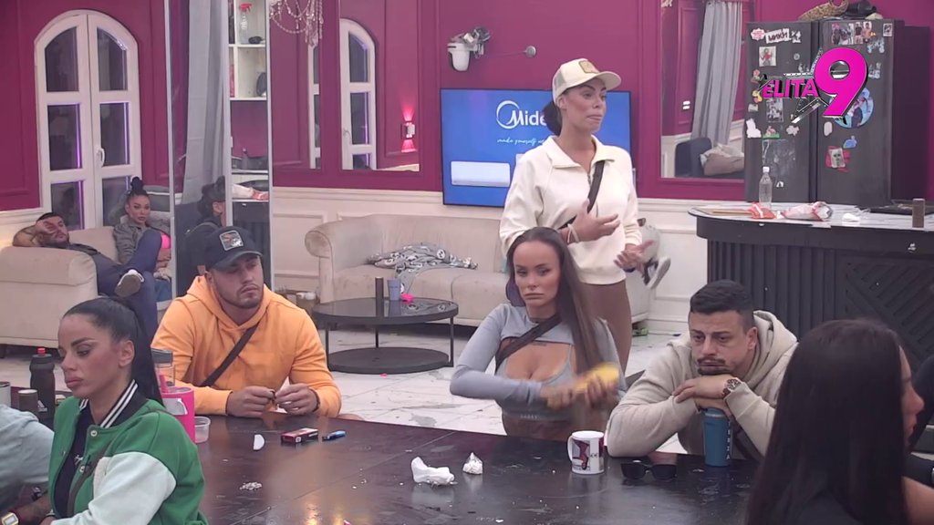 BEZ DLAKE NA JEZIKU! Mina i Uroš zajedničim snagama URNISALI odnos Maje i Asmina, smatraju da su PROBILI DNO! (VIDEO)