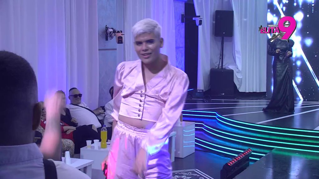 Uroš Stanić zapalio scenu vrelim plesom: Žene mogu samo da mu zavide, uvija kukovima kao niko! (VIDEO)
