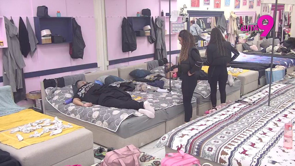 USTRUČAVAMO SE ZBOG TEBE! Teodora bez blama hoće da LEGNE U KREVET SA FILIPOM pored Bebice! (VIDEO)