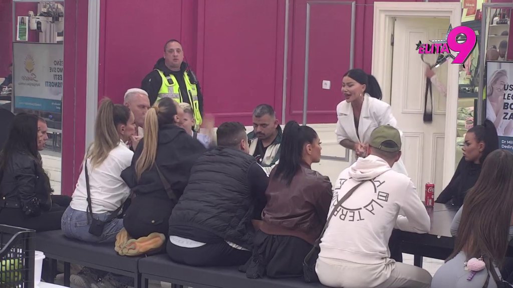 TVOJOJ DOKTORKI TREBA ODUZETI LICENCU: Aneli nazvala Vanju izobličenom, ona je dodatno potkačila: TI SI GRDOBA! (VIDEO)