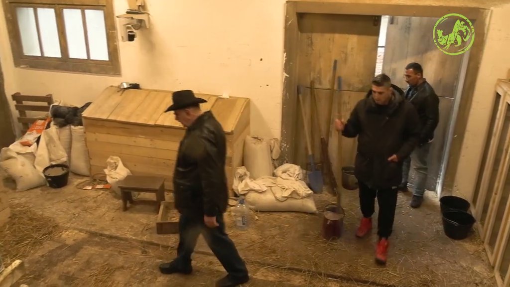 Proka obišao životinje na imanju! Podelio gomilu novih zadataka, pa porazgovarao sa farmerima o PRINOVI koju očekuju: Evo o čemu je reč (VIDEO)