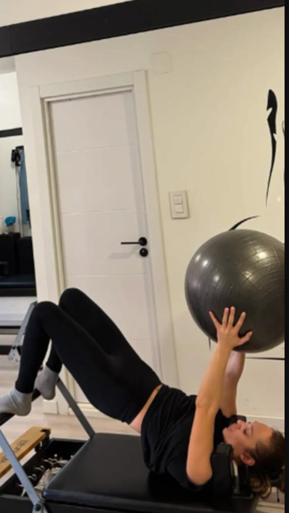 STOMAK LUNE ĐOGANI RAVAN KAO DASKA POSLE DVA POROĐAJA! Evo kako je to postigla: Promenila život iz korena, pa se pohvalila svima (FOTO)