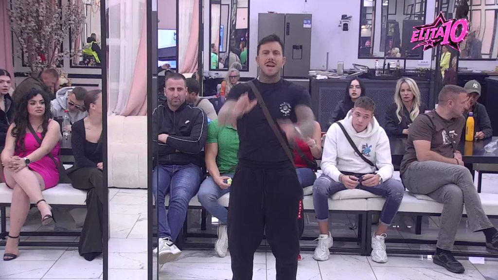 Ne seća se ničega kao i obično: Đukić postao pravi smehotres, obesmislio svaku ljubavnu priču s Laurom! (VIDEO)