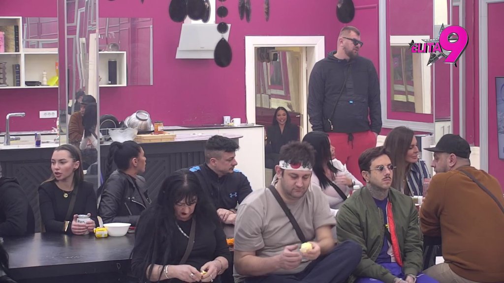 Kačavenda gori od ljubomore: Zbog poljupca Janjuša i Jakšićke joj krenula para na uši, ne može da sakrije koliko je pobesnela! (VIDEO)