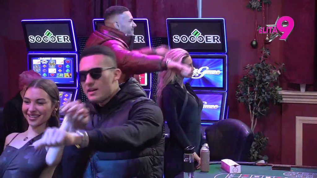 Upalio 'GPS' sistem i vratio je na drugarski put: Anđelo primetio da se Aneli zaletela, pa je oduvao (VIDEO)