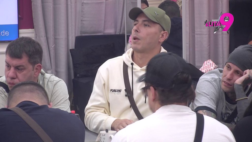 Skačeš na Bebicu, šta sam trebala, da uzmem palačinke?! Bukti rat Mikija i Zorice, pljušte prozivke i uvrede na sve strane (VIDEO)