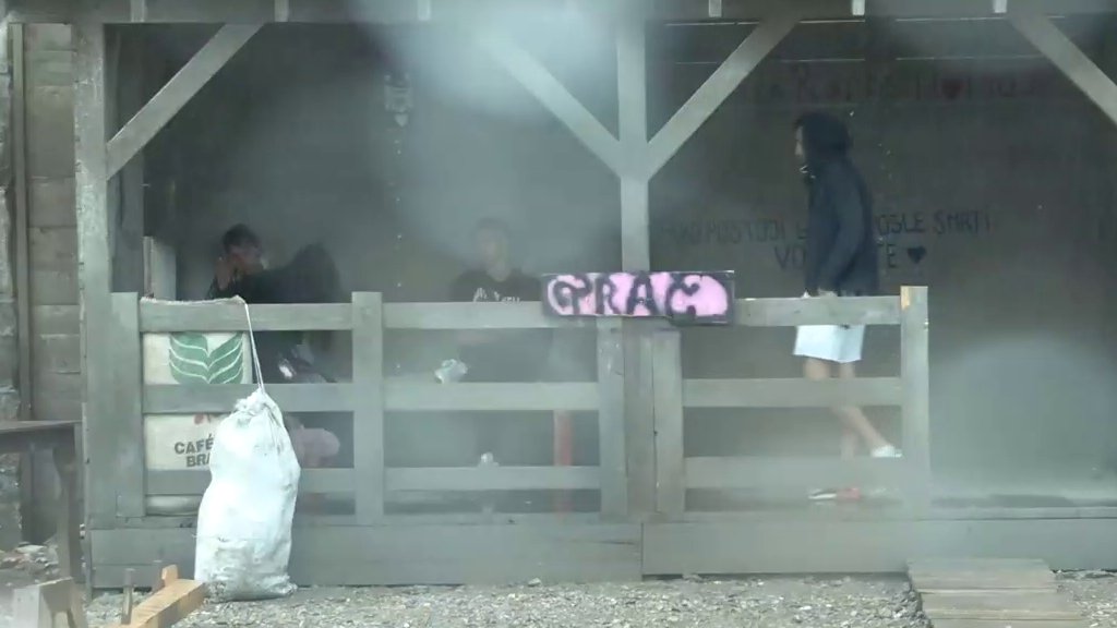 KAO DVA STRANCA! Ognjen i Elena se našli na istom mestu - Jedno drugome nisu uputili ni pogled, a onda je došao i Boža (VIDEO)