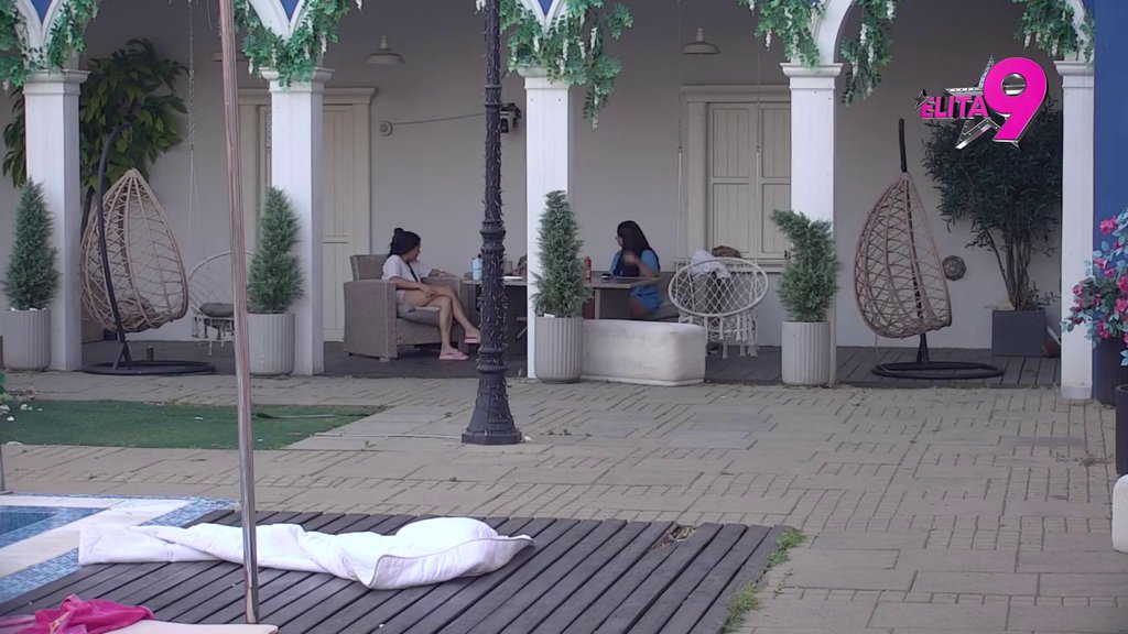 Kad ga gledam i slušam, prebacim se u neke momente... Jovana pevačica priznala da JOŠ NIJE PREBOLELA Janjuša! (VIDEO)