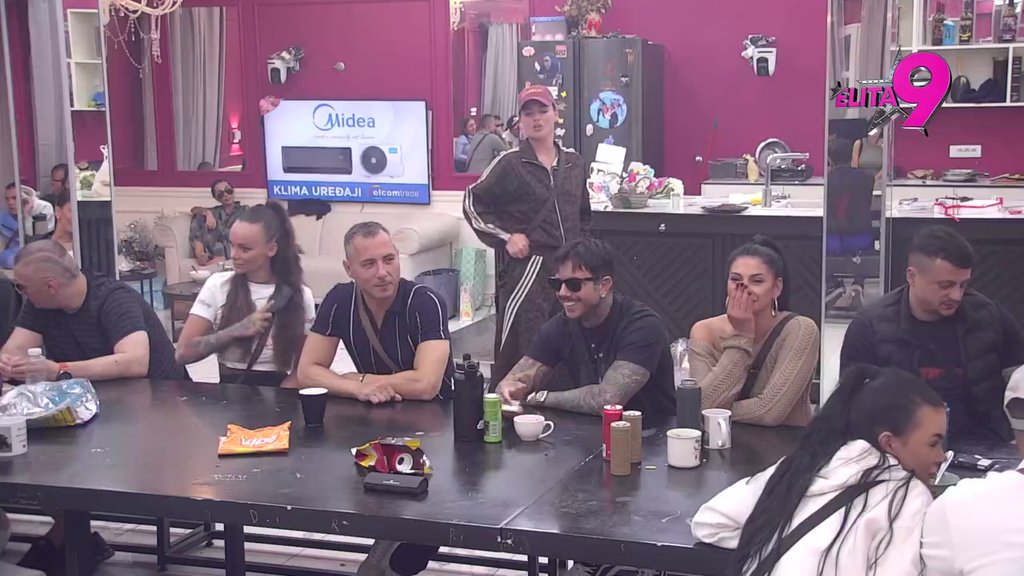 Kvaran je prema Aneli, jer... Matora urnisala Đukića zbog ponašanja prema devojkama, Boginja ga demolirala (VIDEO)