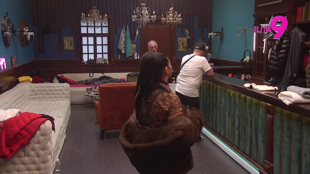 Anđelo te nikad neće priznati, BILI STE U ŠEMI, a sad niste ni to! Mića rešio da rastavi Jakšićku na proste atome, njoj iskočile ŽILE NA VRATU od nervoze! (VIDEO)