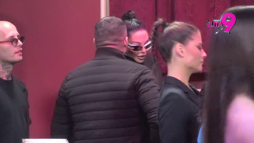 Ostala šokirana! Alibaba prišao Maji i zatražio joj da se skine, nije mogla da veruje šta čuje (VIDEO)