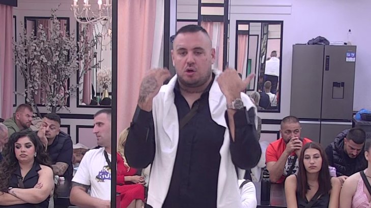 Mislim da koristi mene i Aneli za rijaliti: Car smatra da je napravio od Anđele fikciju superiorne drugacije, pa opleo po njoj! (VIDEO)