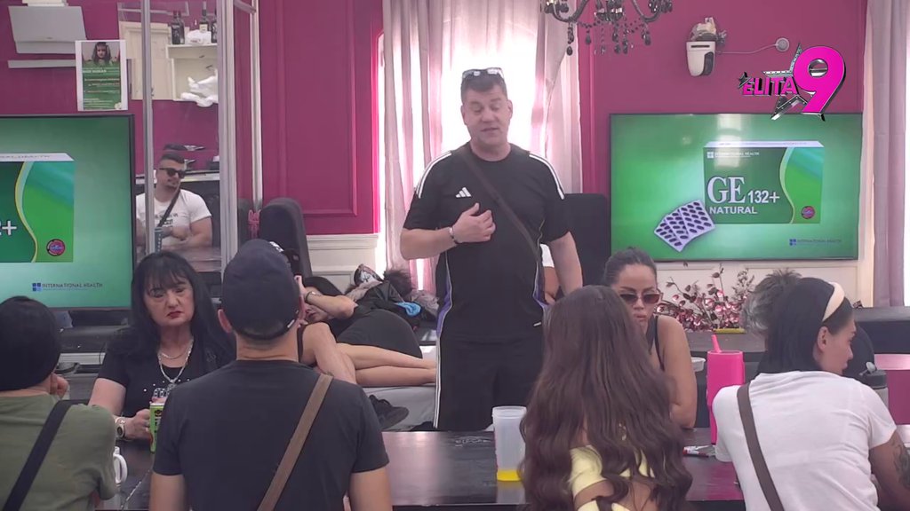 BOGINJU KORISTI, A SA STANIJOM... Ivan jedva dočekao da oplete po Anđelu, uveren da se samo poigrava sa učesnicama! (VIDEO)
