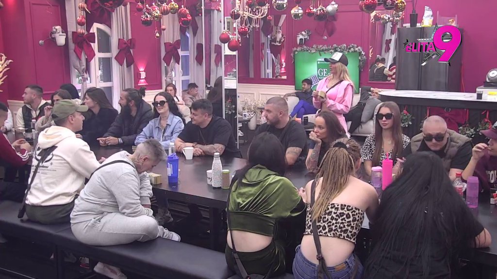 TI SI PRAVA MUŠKARČINA! Aneli ishvalila ovog učesnika, smatra ga najboljim frajerom u Beloj kući! (VIDEO)