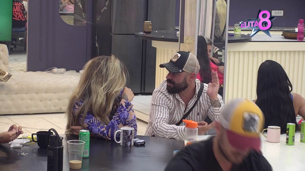 HAOS ZA STOLOM! Luka poručio Aneli da mu malo fali da PUKNE TIKVA, ona zarežala: Jao, izvini ŽRTVO MOJA (VIDEO)