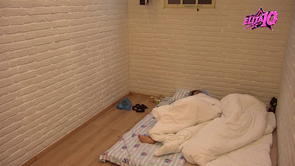 Ti nisi zmija, ti si druže zmaj: Filip ne može da veruje da se upustio u Aneline kandže, zdrobila mu mozak za doručak! (VIDEO)