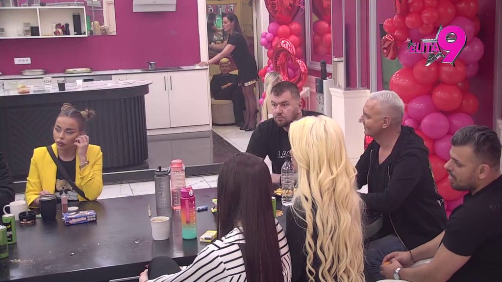 Monstrume, oterao si me na pobačaj: Aneli i Janjuš oči u oči, pljušte provokacije na sve strane, ona indirektno otkrila da su bili INTIMNI?! (VIDEO)