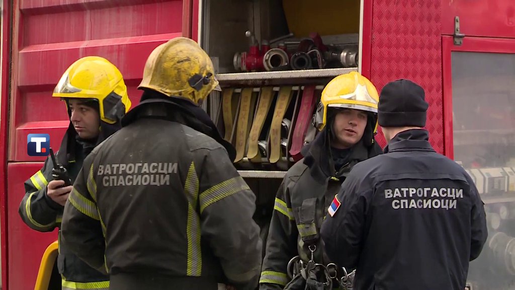 Veliki požar u Novom Pazaru! Brdo prekriveno vatrom i dimom, vatrogasci na licu mesta (FOTO)