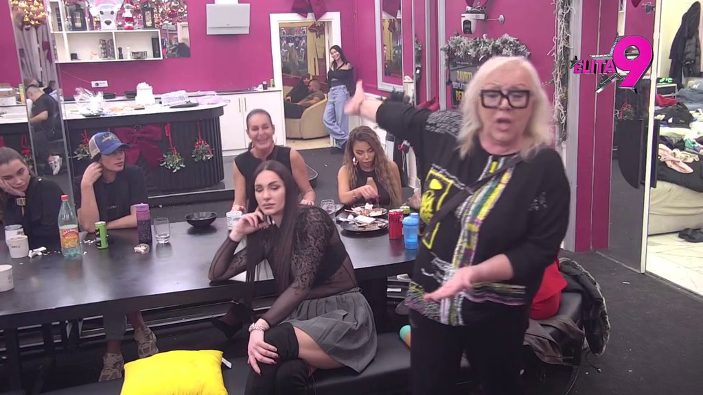 Oblači falš haljine koje mirišu na naftalin: Zorica u svom stilu ispozivala Kačavendu! Dušica pokušala da ismeje Janjuša, pa dobila povratnu (VIDEO)